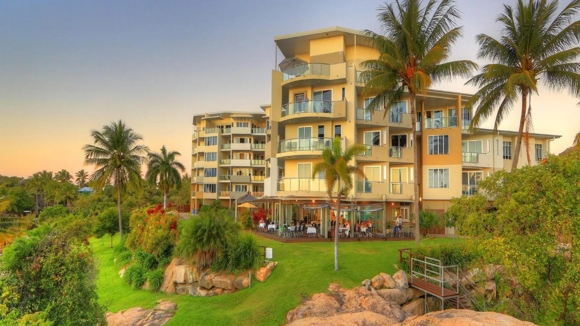 **** Aparthotel Coral Cove Apartments - Absolute Beachfront Resort Bowen Australië