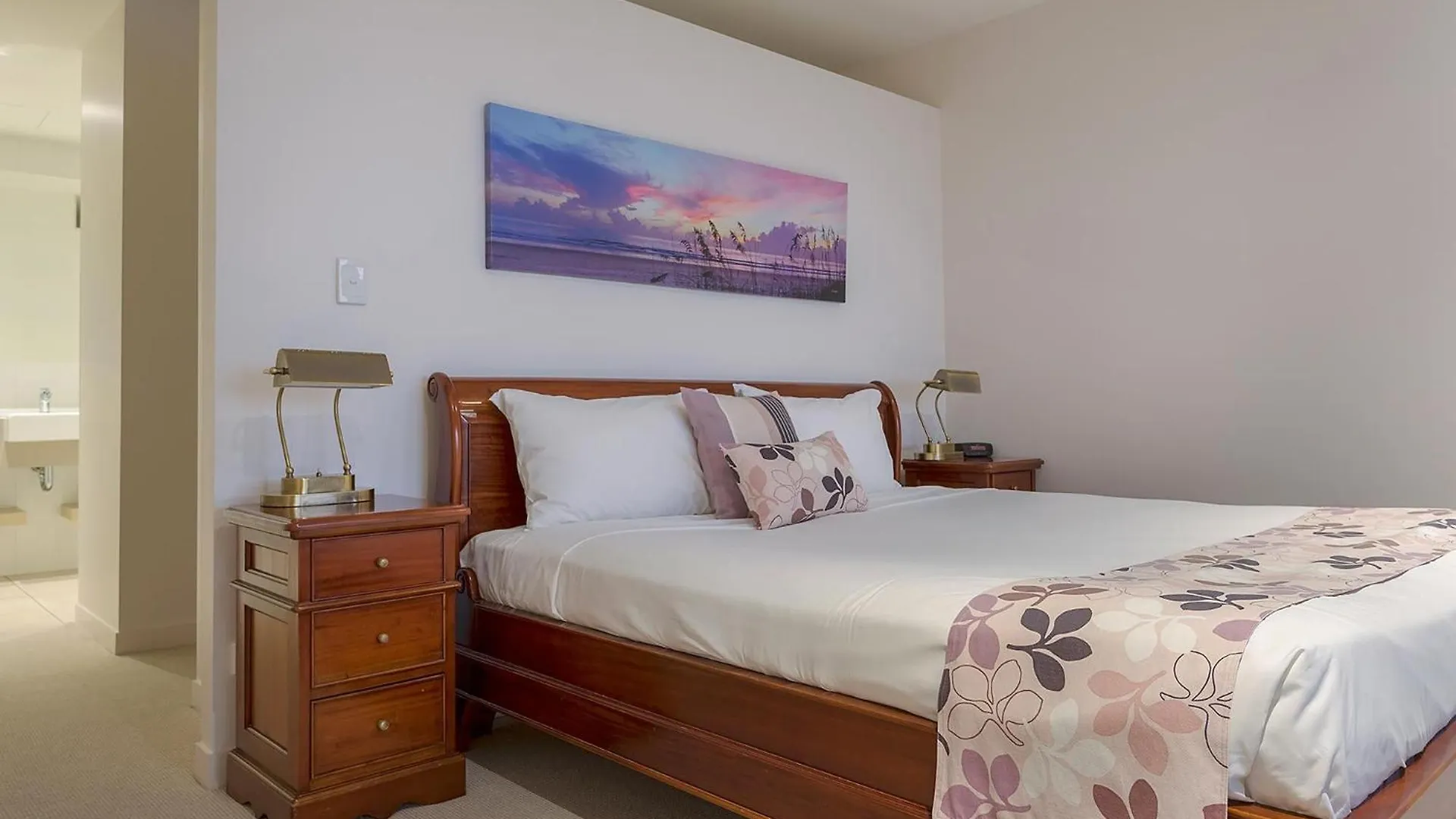 Aparthotel Coral Cove Apartments - Absolute Beachfront Resort Bowen