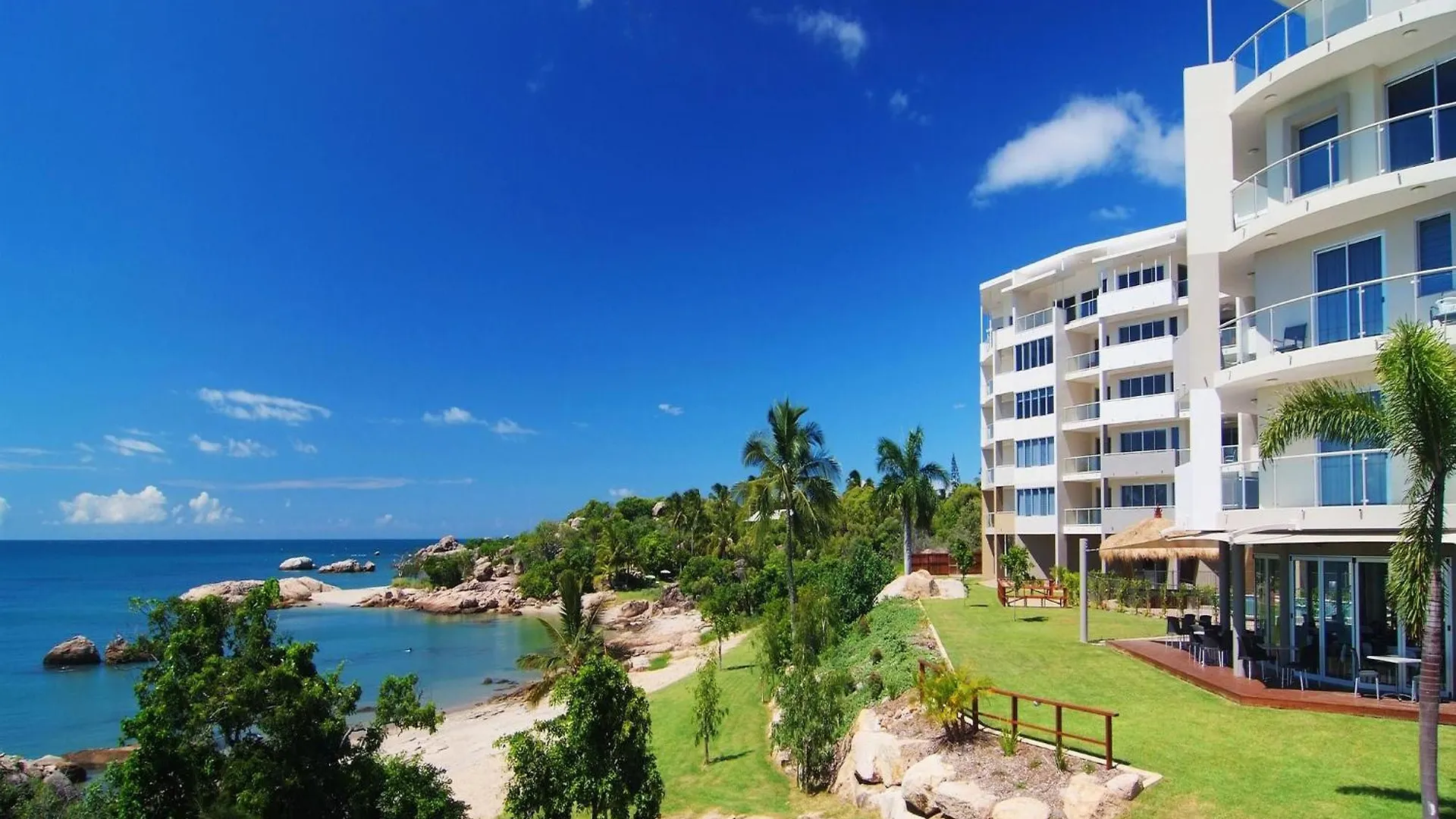 **** Aparthotel Coral Cove Apartments - Absolute Beachfront Resort Bowen Australië