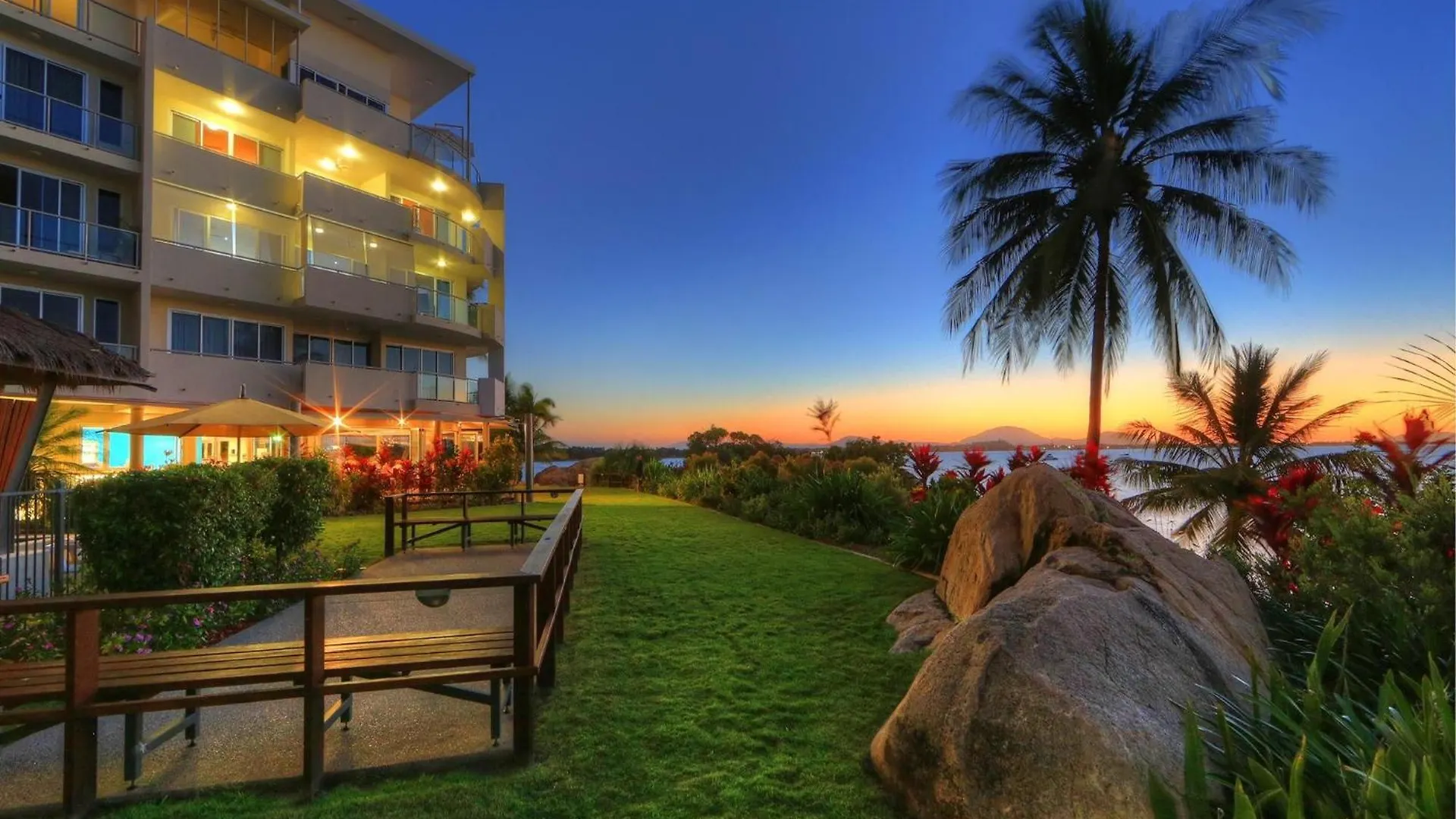 Coral Cove Apartments - Absolute Beachfront Resort Bowen