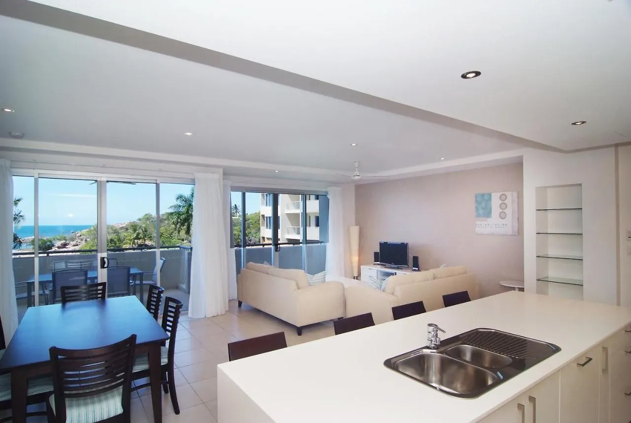 **** Apartmanhotel Coral Cove Apartments - Absolute Beachfront Resort Bowen Ausztrália