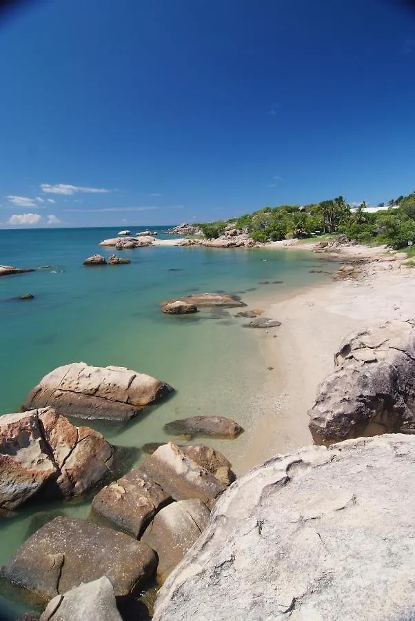 Coral Cove Apartments - Absolute Beachfront Resort Bowen 4*,