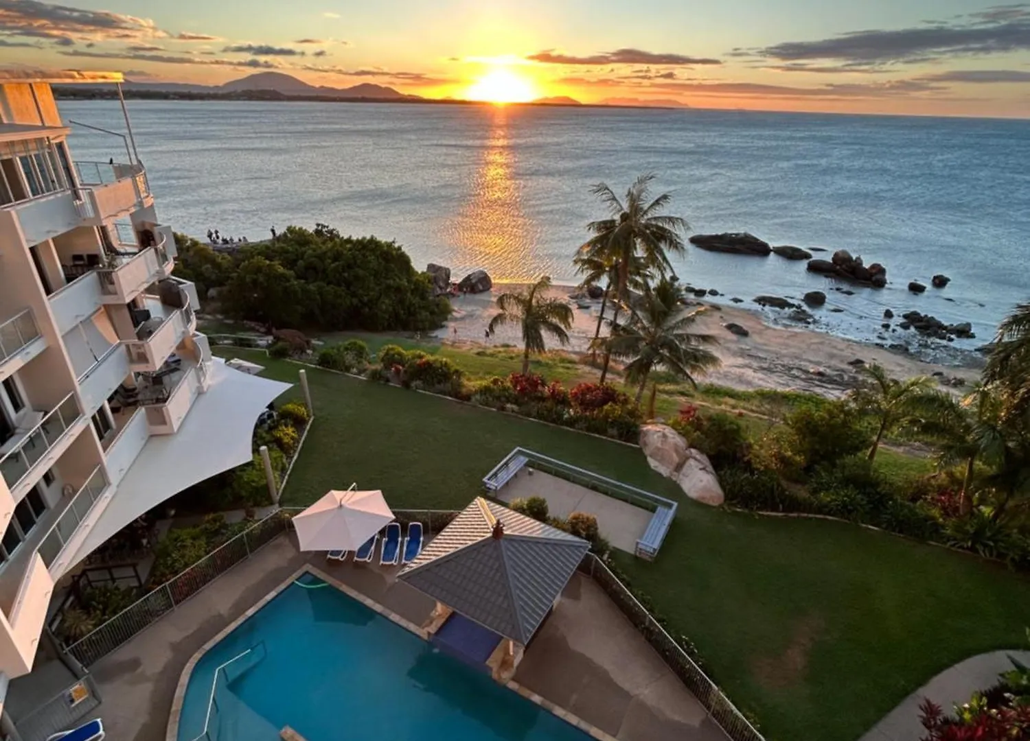 Coral Cove Apartments - Absolute Beachfront Resort Bowen