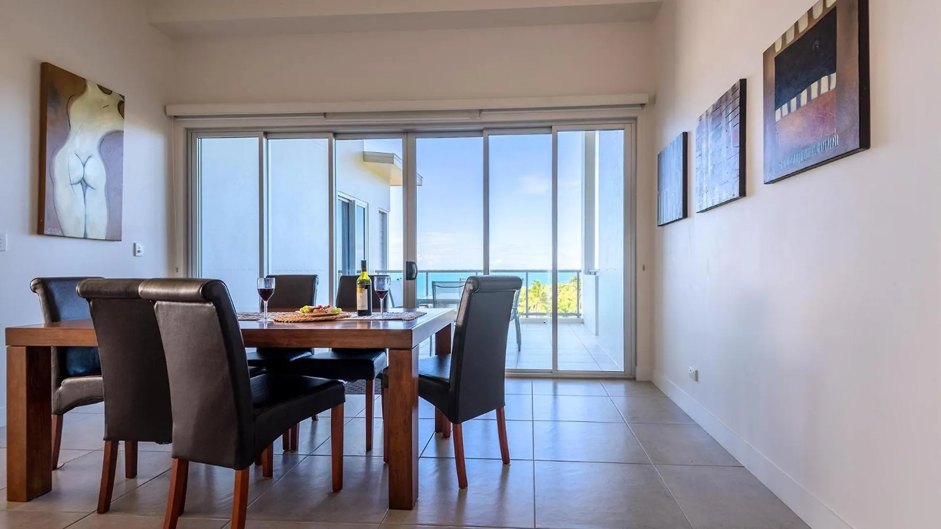 Coral Cove Apartments - Absolute Beachfront Resort Bowen Ausztrália