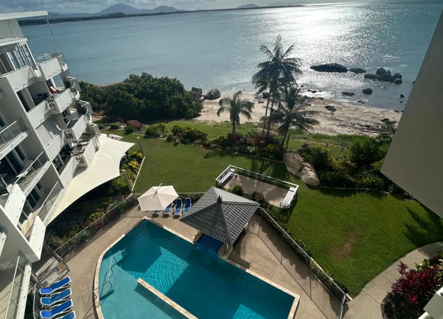 Coral Cove Apartments - Absolute Beachfront Resort Bowen Apartmanhotel