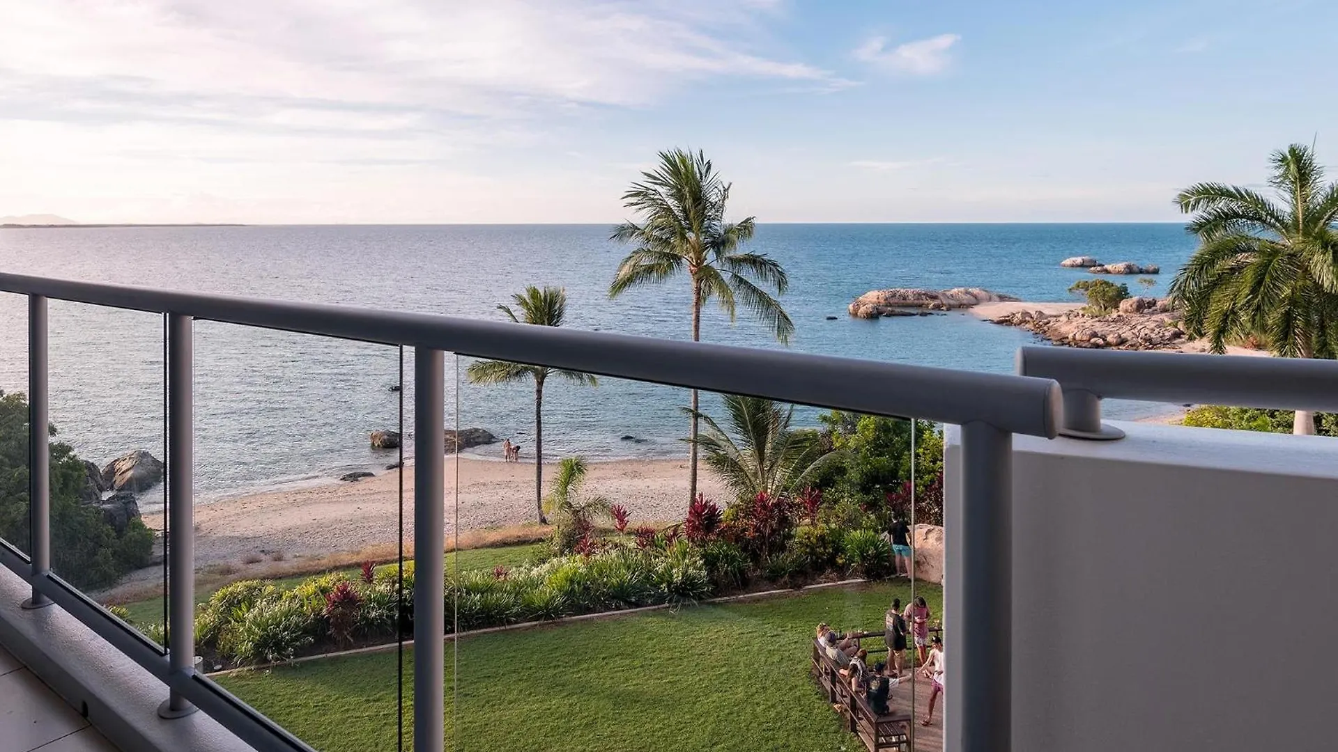 Apartmanhotel Coral Cove Apartments - Absolute Beachfront Resort Bowen