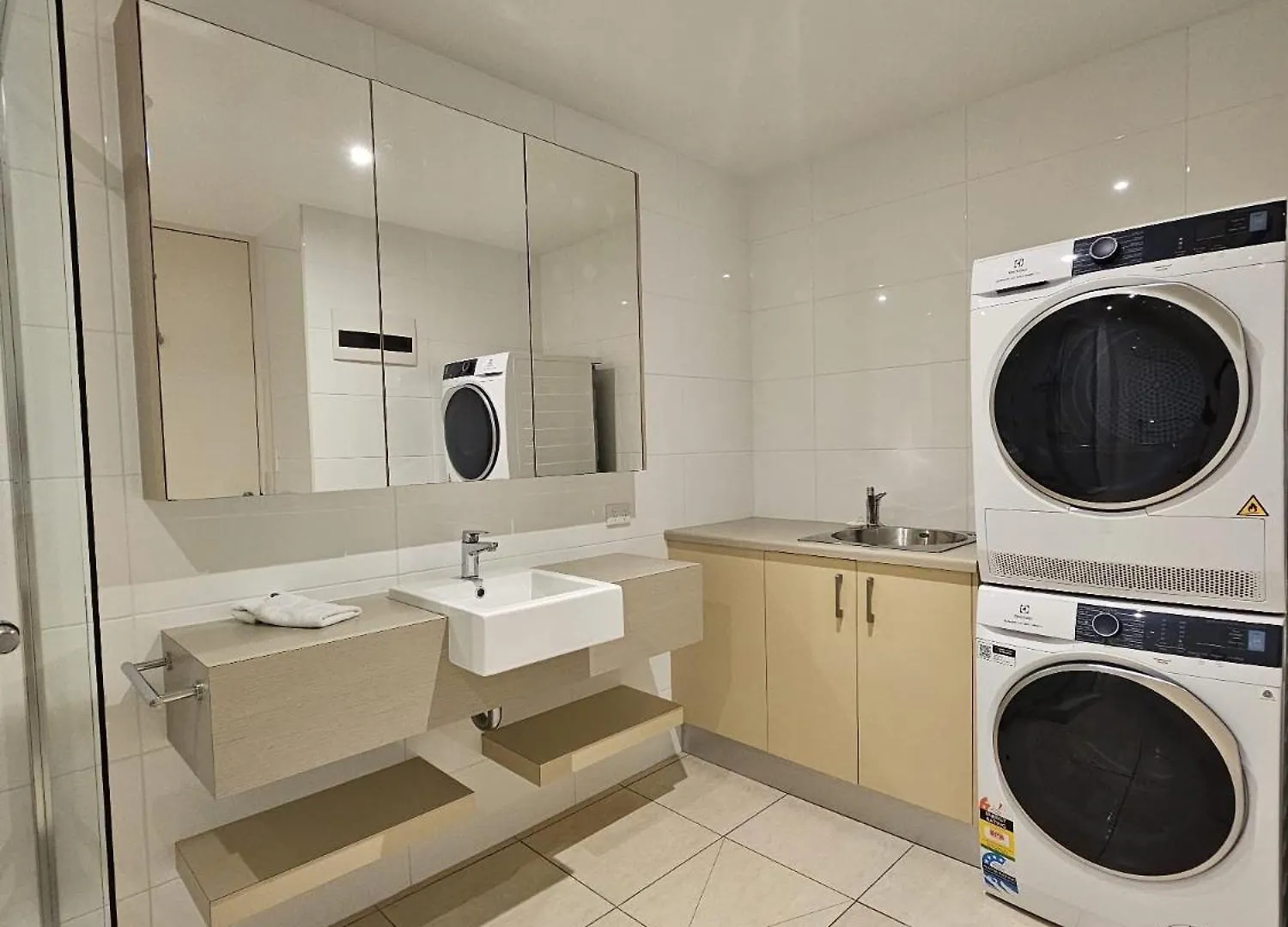 **** Apartmanhotel Coral Cove Apartments - Absolute Beachfront Resort Bowen Ausztrália