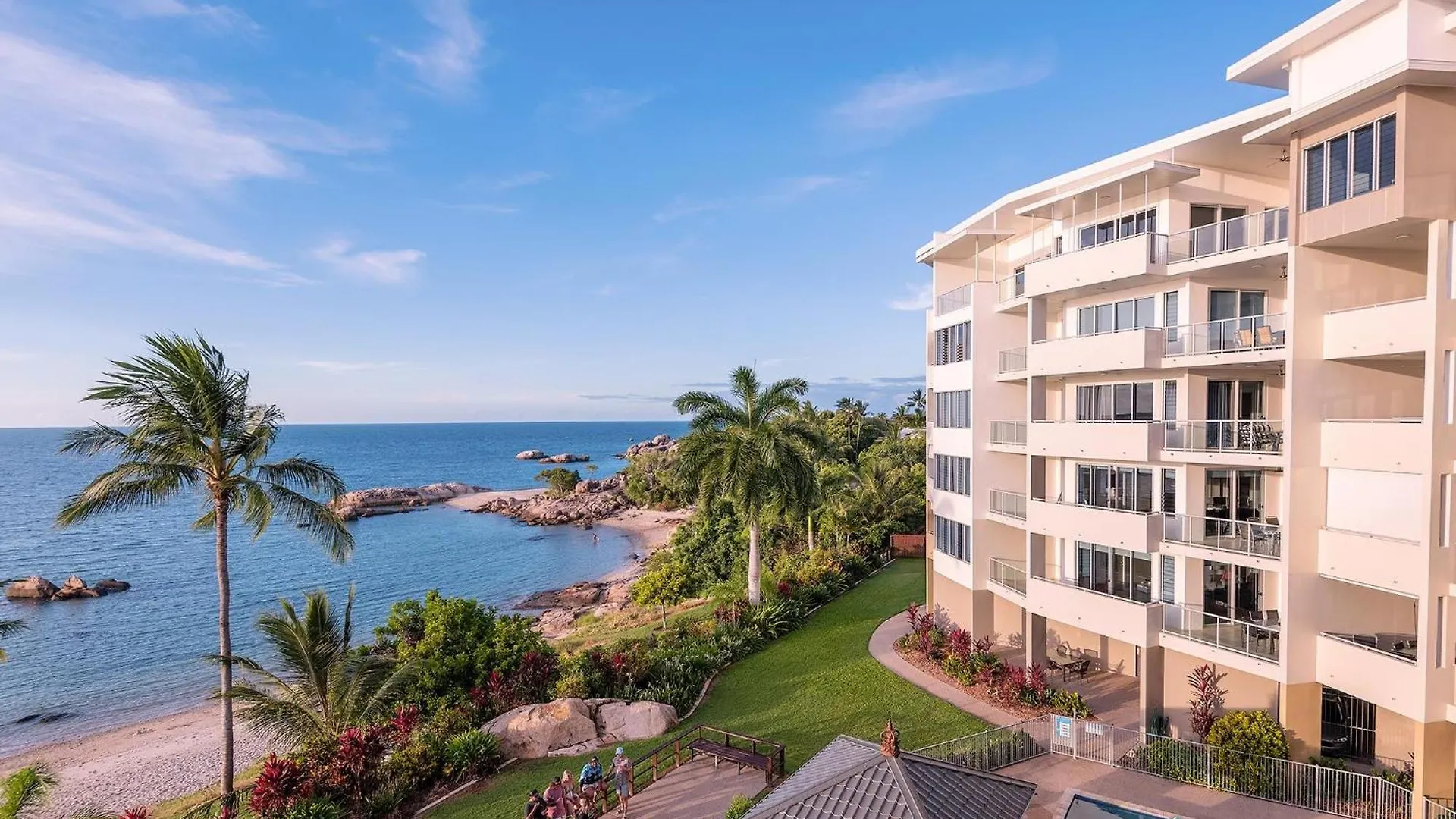 Coral Cove Apartments - Absolute Beachfront Resort Bowen 4*,