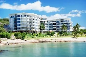 Coral Cove Apartments - Absolute Beachfront Resort Bowen Apartmanhotel